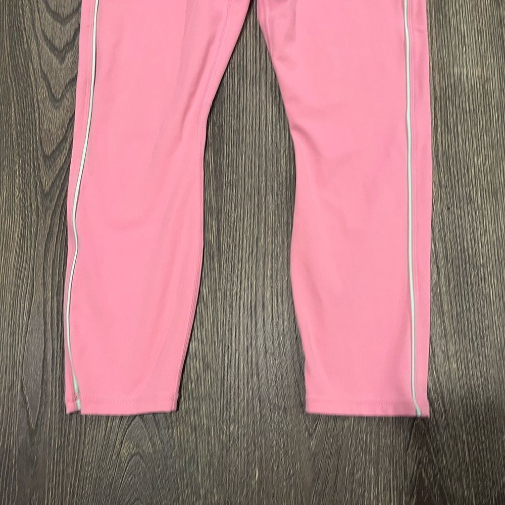 Fabletics Womens Capri Leggings High Rise Elastic Waistband Pull-On Pink Size M - Picture 2 of 6